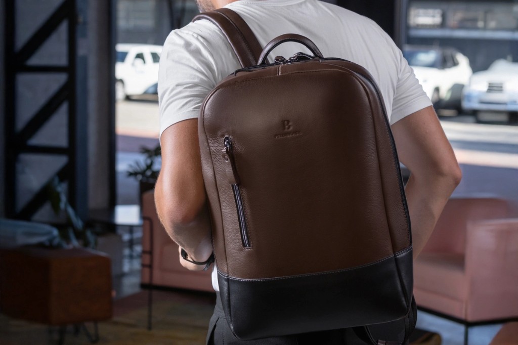 mochila de couro marrom para usar no trabalho pelli brasil