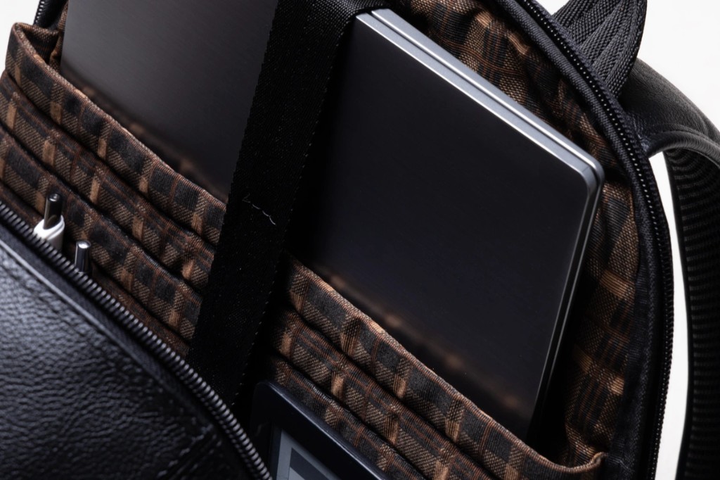  Compartimento acolchoado para notebook 15.6 da mochila de couro Pelli Brasil