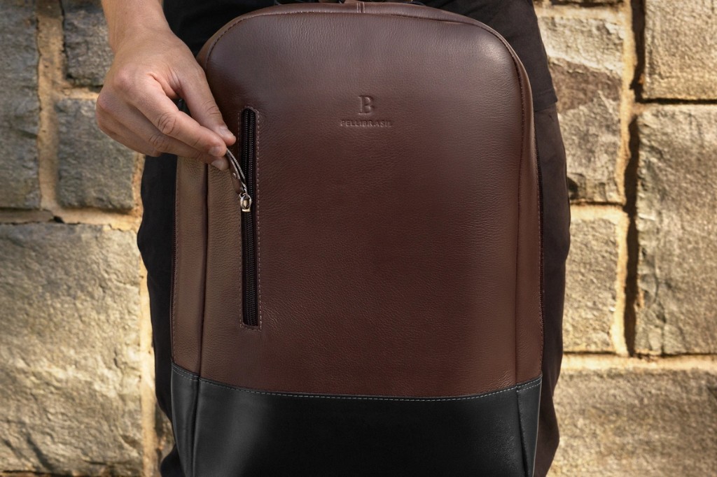 Cuidados com mochila de couro para notebook &mdash; hidrata&ccedil;&atilde;o com produto Pelli Brasil