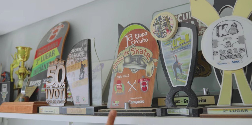 Trof&eacute;us e medalhas da carreira de Jo&atilde;o Richter conquistados ao longo de anos no skate