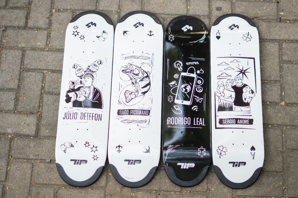 Linha de decks de skate 4Msb com diferentes artes gr&aacute;ficas, todos equipados com tecnologia TIPtech para maior resist&ecirc;ncia.