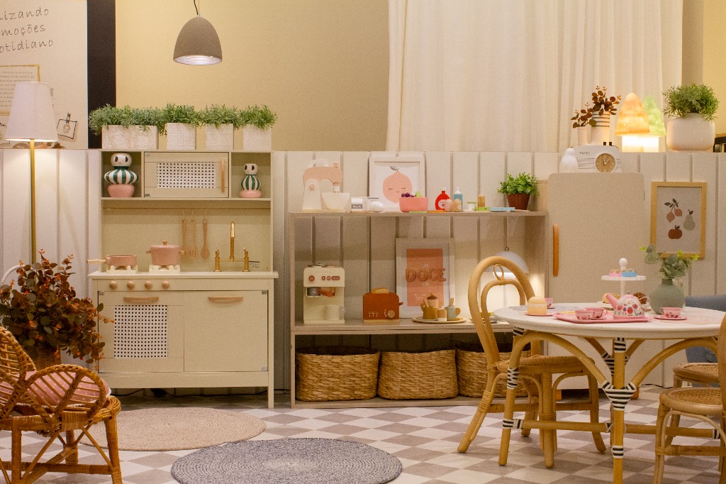 Brinquedoteca infantil com mini cozinha e mini m&oacute;veis IN8