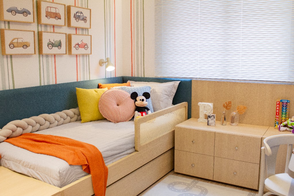 Quarto de beb&ecirc; Bernardo com decora&ccedil;&atilde;o colorida