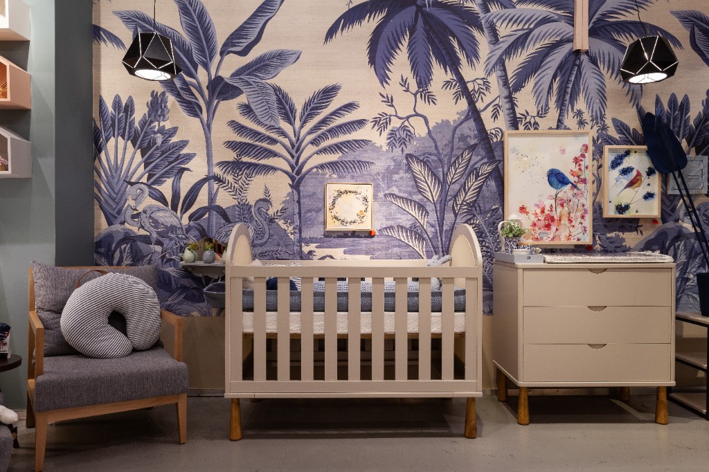 Ambiente de quarto de beb&ecirc; no showroom IN8