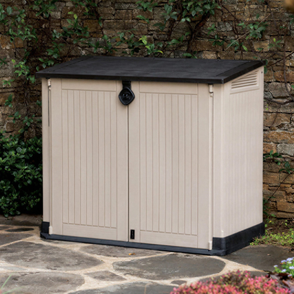 Depósito Externo Store Midi Out 875L Bege Keter em varanda com jardim