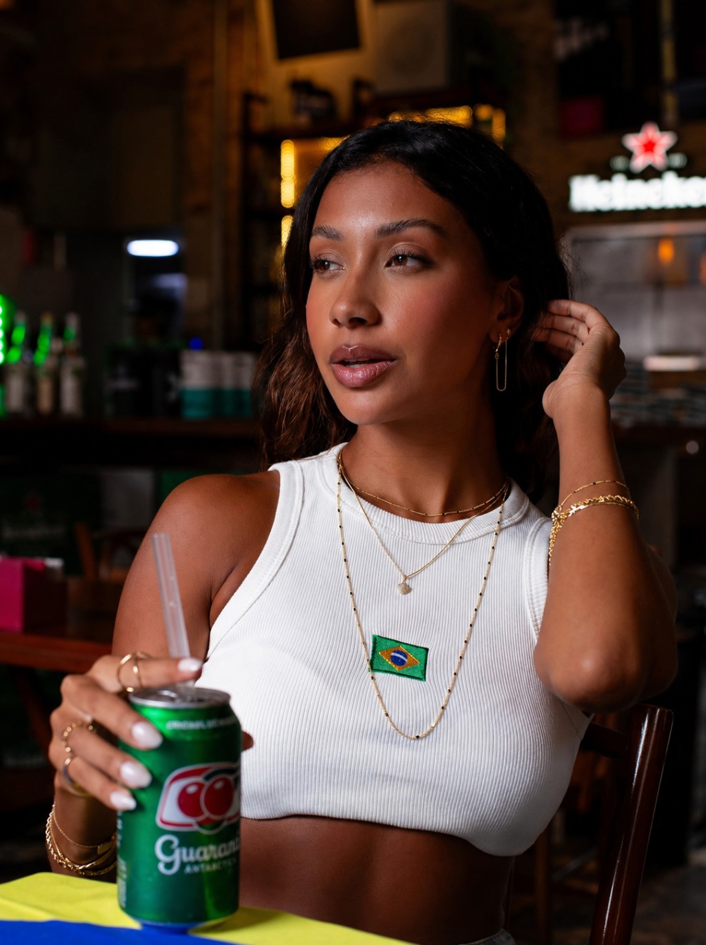 look b&aacute;sico com acess&oacute;rios femininos Bondai