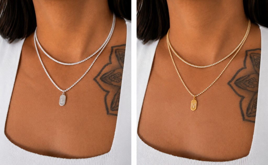 Colar com inicial dourado e prata da Bondai.