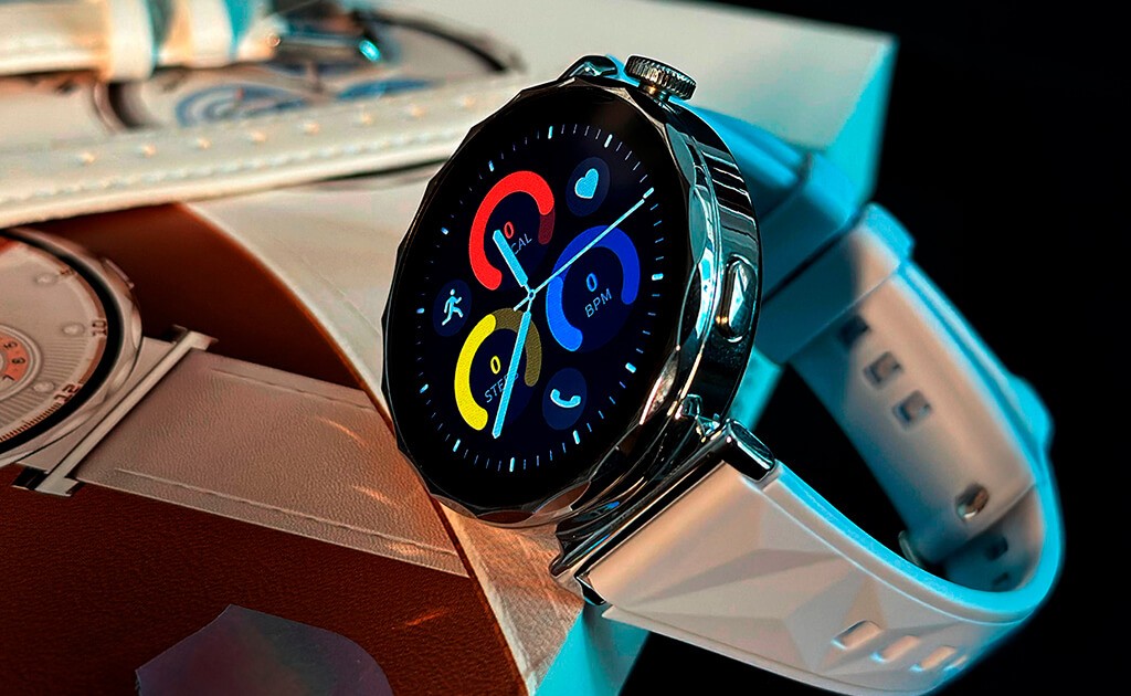SMartwatch Microwear GT5 Mini com tela redonda mostrando modos de esporte, com pulseira branca