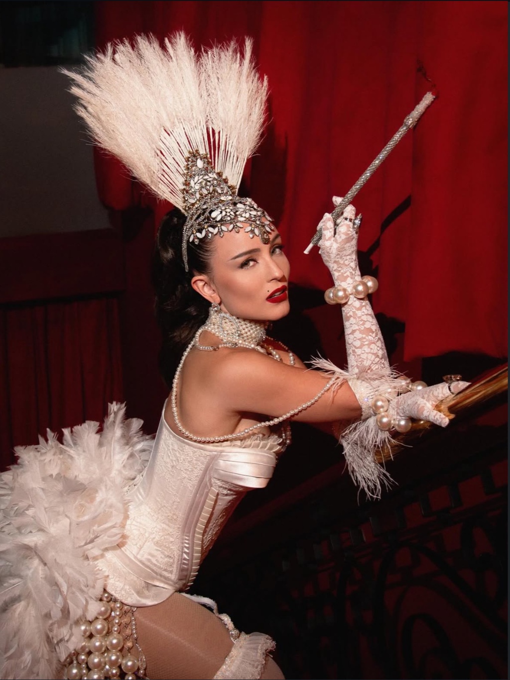 Larissa Manoela em super produ&ccedil;&atilde;o com Headcouture Graciella Starling - Alta chapelaria 