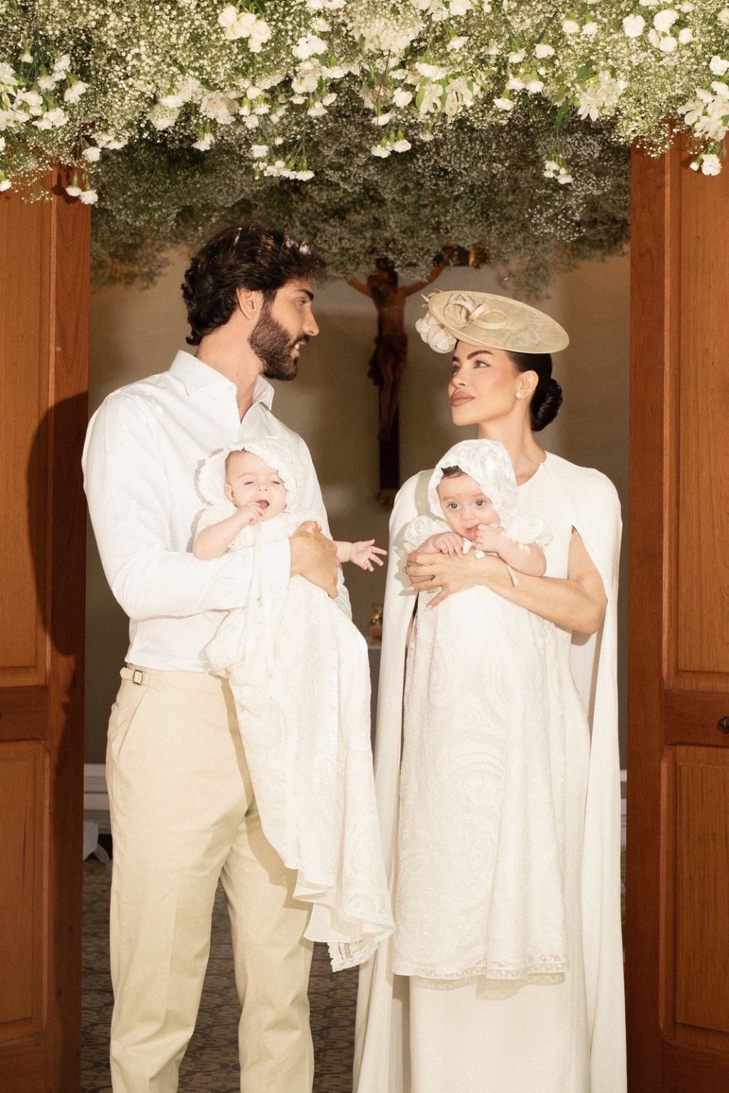 "Laise Leal e o toque de realeza no batizado dos g&ecirc;meos