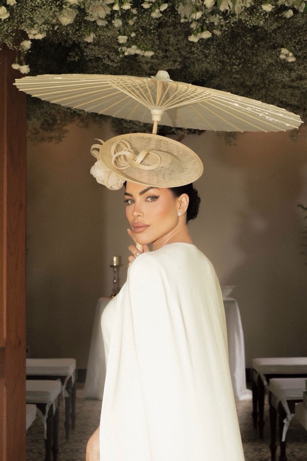 "Laise Leal e o toque de realeza no batizado dos g&ecirc;meos