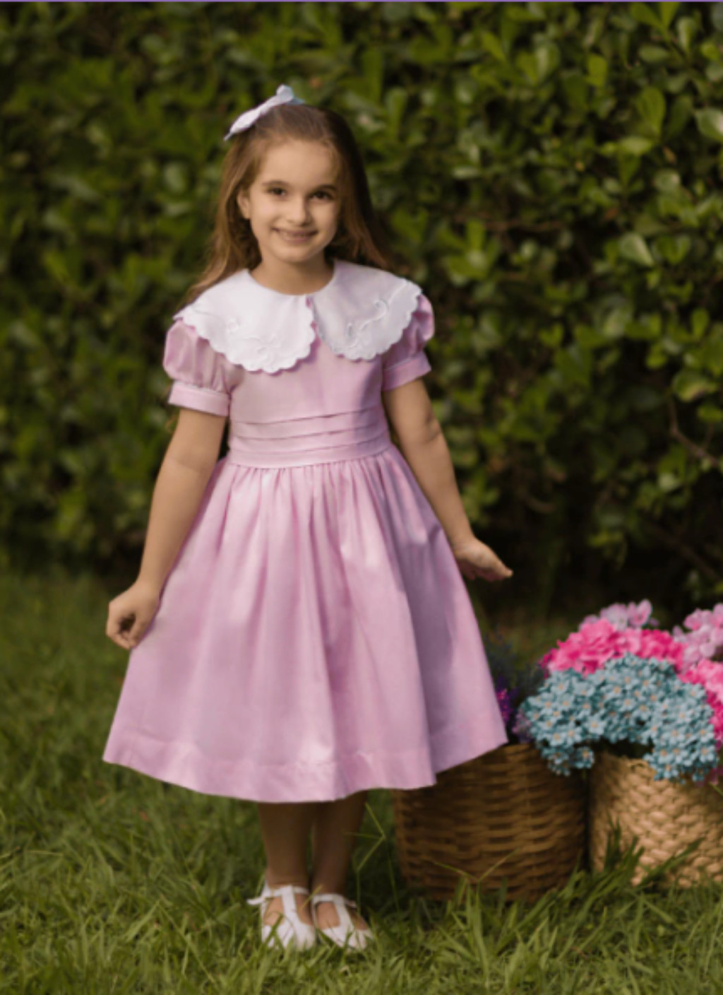 Confira ideias de looks infantis e sugest&otilde;es de decora&ccedil;&atilde;o para criar uma festa tema P&aacute;scoa delicada, aconchegante e cheia de momentos especiais em fam&iacute;lia.