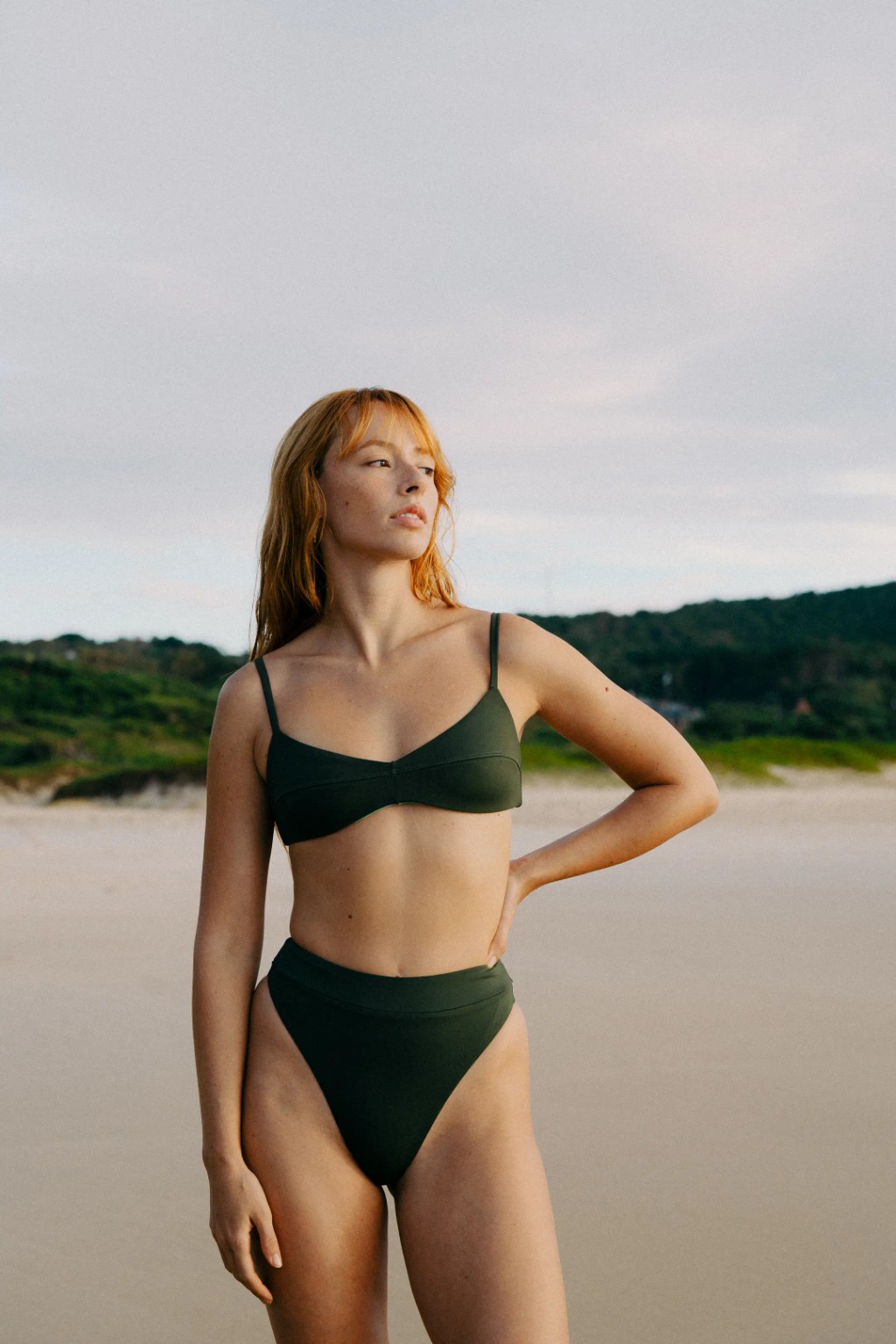 top fechado geom&eacute;trico e calcinha hot pants