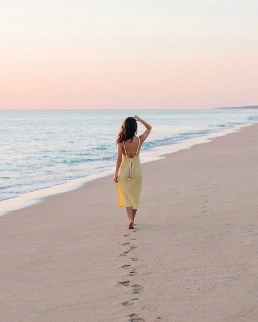 vestido midi de algod&atilde;o amarelo com al&ccedil;as de cordas