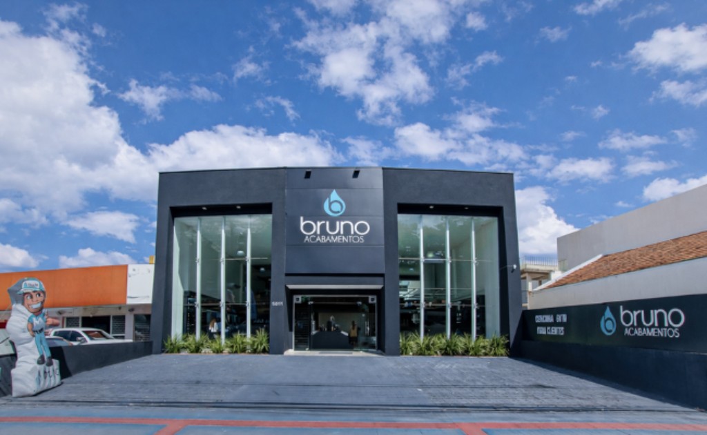 Imagem centralizada da loja 2 Bruno Acabamentos, ela fica localizada na Av. Colombo, 5011 ao lado da loja Bruno Tintas, facilitando as duas etapas de acabamento da sua obra, pintura e metais sanit&aacute;rios! Venha conhecer.