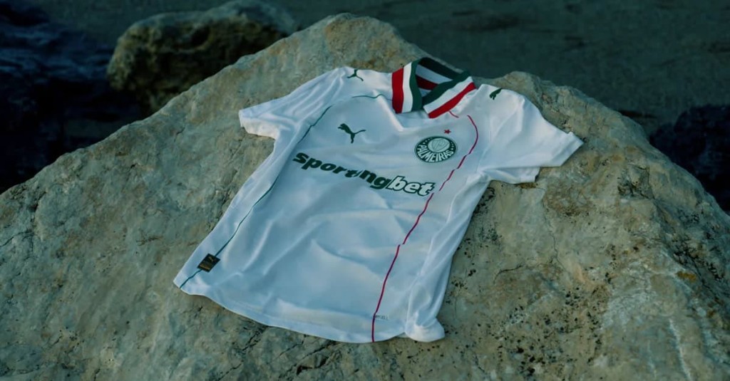 camisa palmeiras 2026 branca com detalhes em verde e vermelho na gola polo