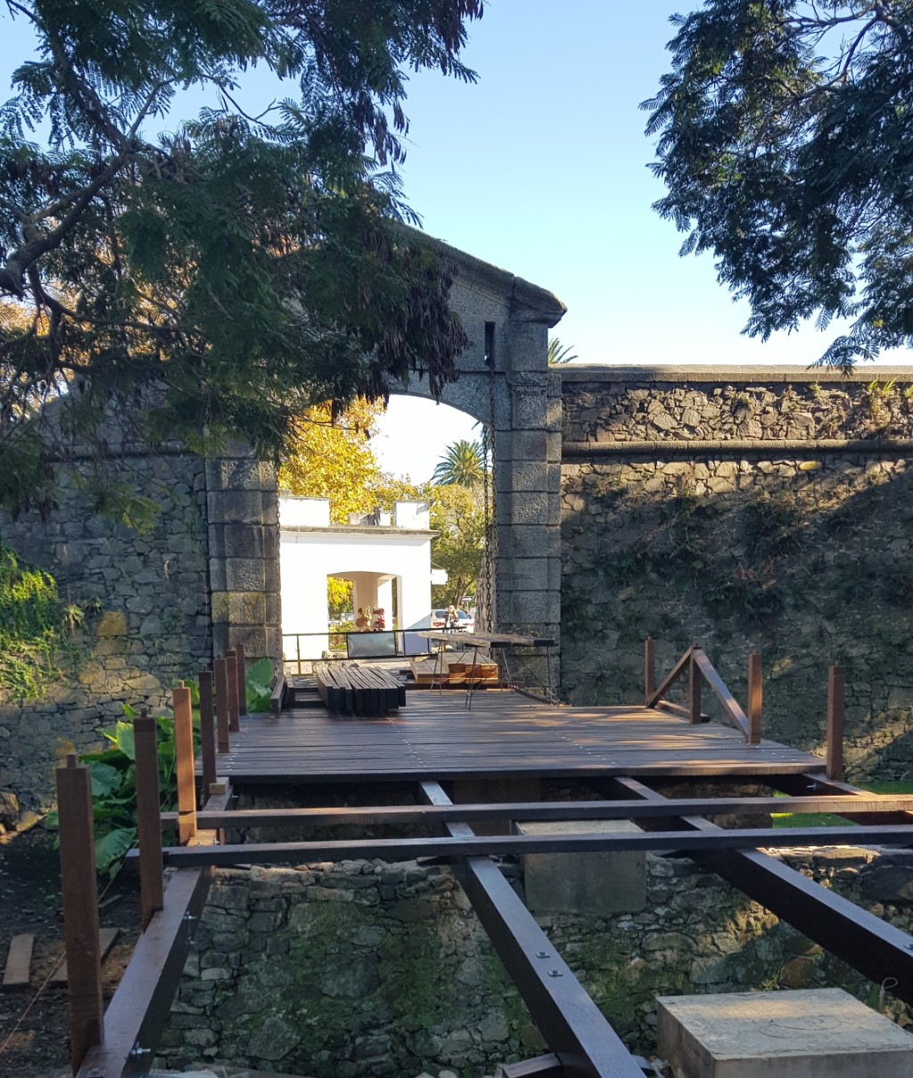 Port&oacute;n de Campo en construcci&oacute;n en Colonia del Sacramento