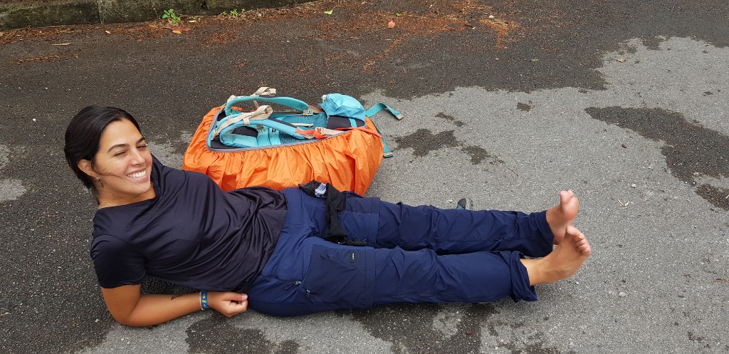 Josefina muy cansada en el camino de santiago