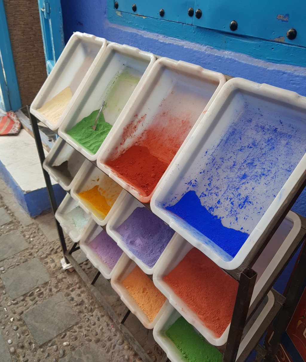 tintas de colores en marrucos Chefchaouen