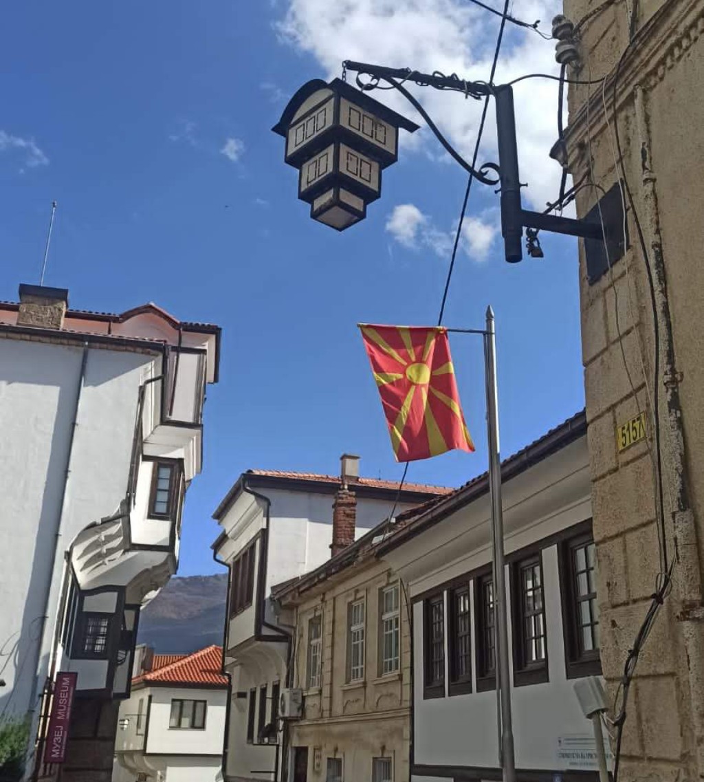 calles de macedonia con luces.jpg