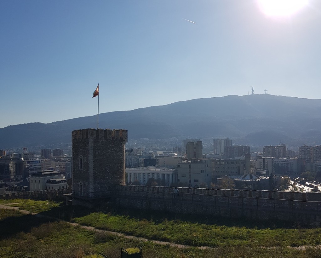 Fortaleza Kale con el sol de fondo