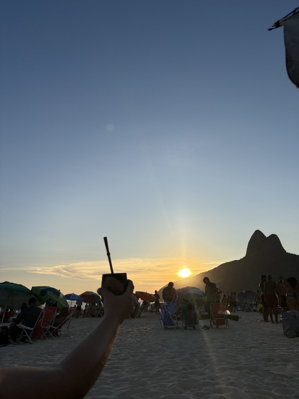 praia de leblon atardecer