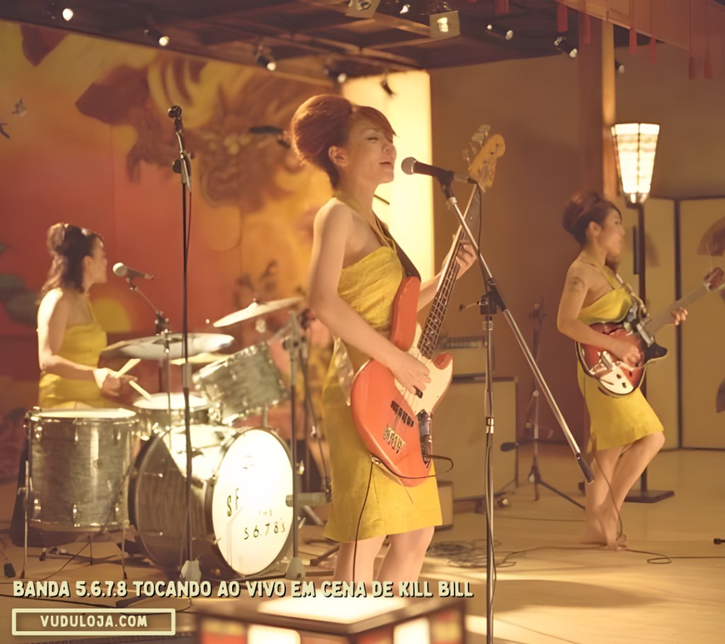 banda de rock japonesa com estetica vintage tocando em cena do filme kill bill