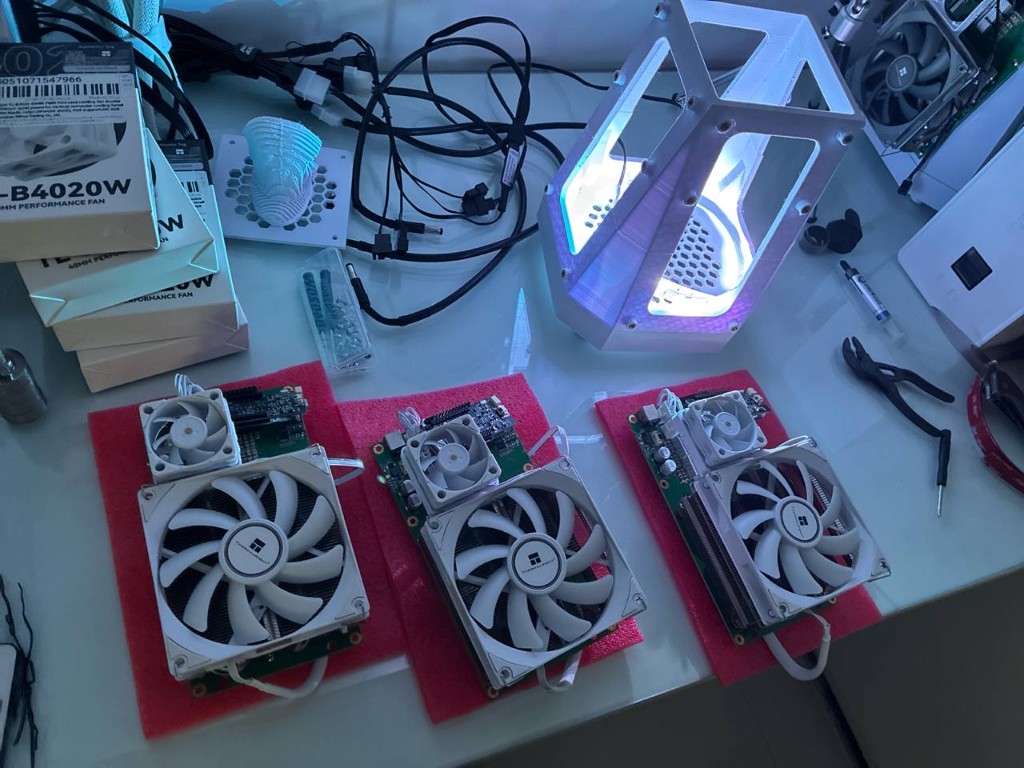 Montagem das NerdQAxe no Suporte