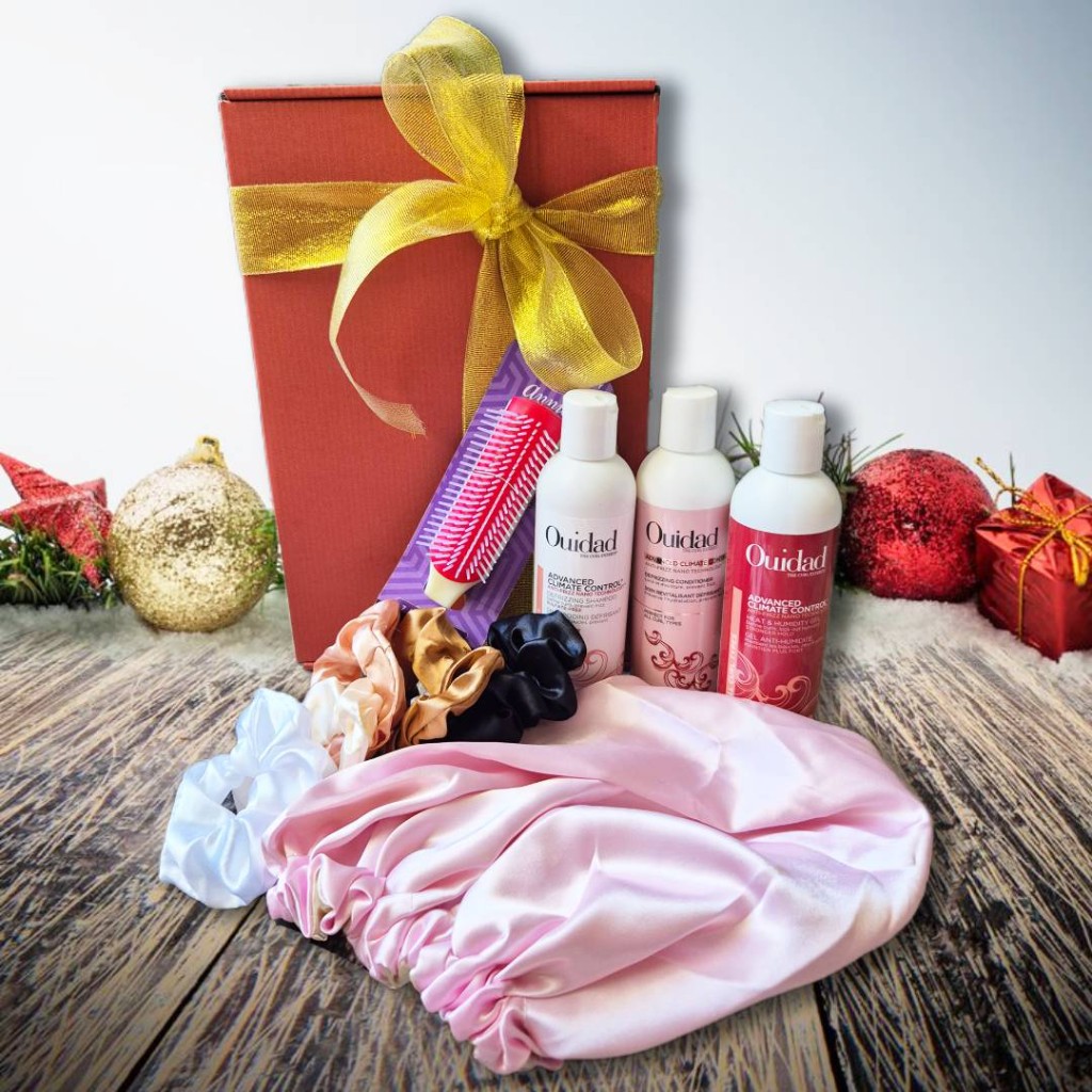 Kit Anti Frizz Ouidad en fondo navideño