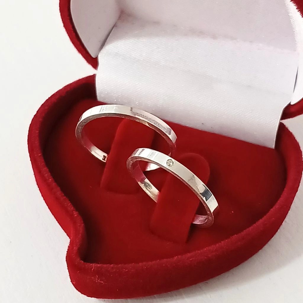 Alian&ccedil;a de namoro fina modelo quadrado com 2mm prata 950 ideal dia dos namorados