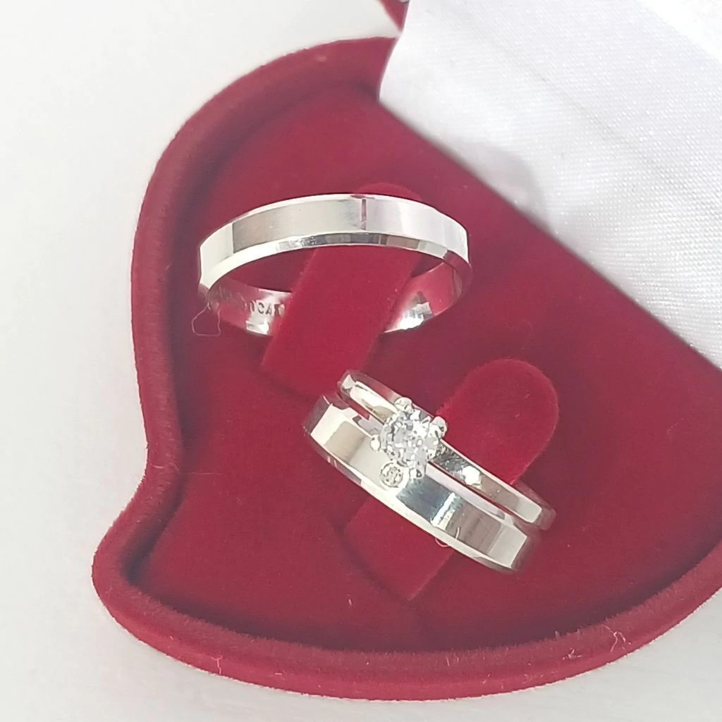 Alian&ccedil;a de namoro modelo Bali com 4mm mais anel solit&aacute;rio em prata 950