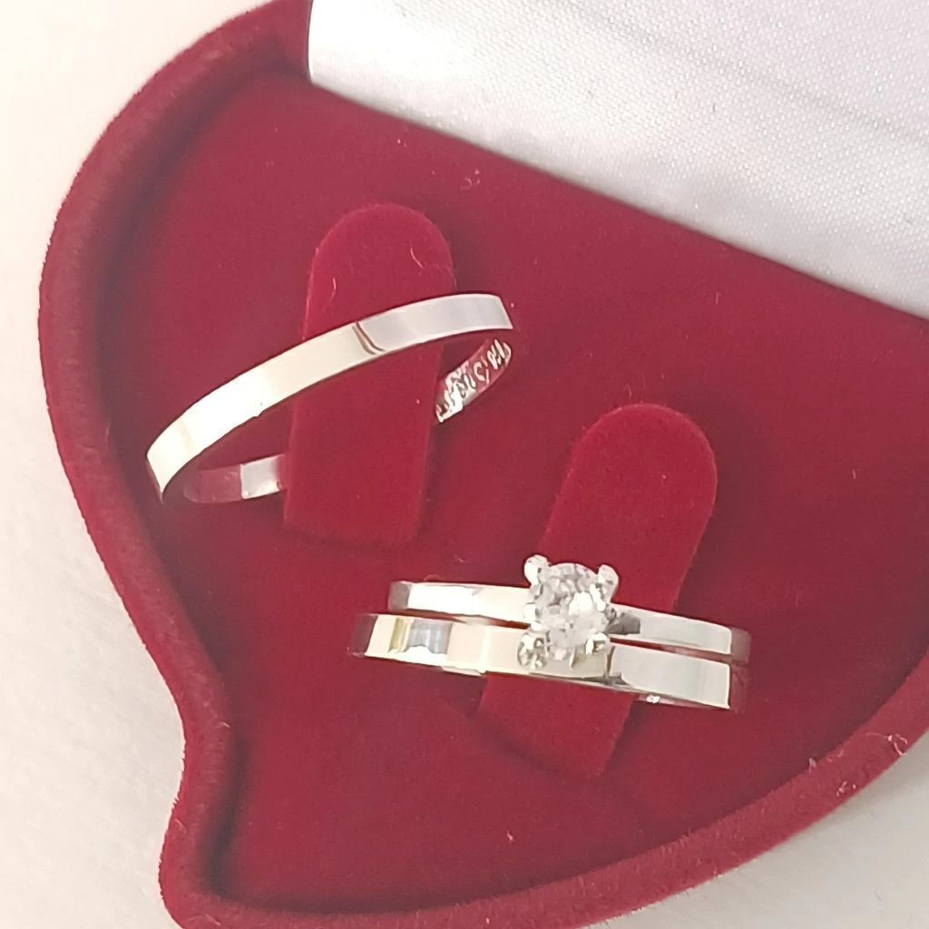 Alian&ccedil;a de namoro modelo Santorini fina mais anel solit&aacute;ria em prata 950