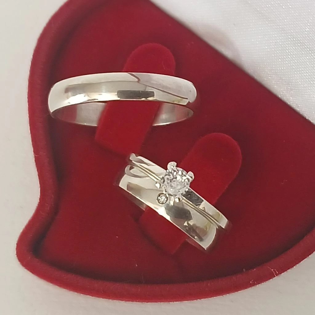 Alian&ccedil;a de namoro tradicional modelo Paris mais anel Solit&aacute;rio em prata 950