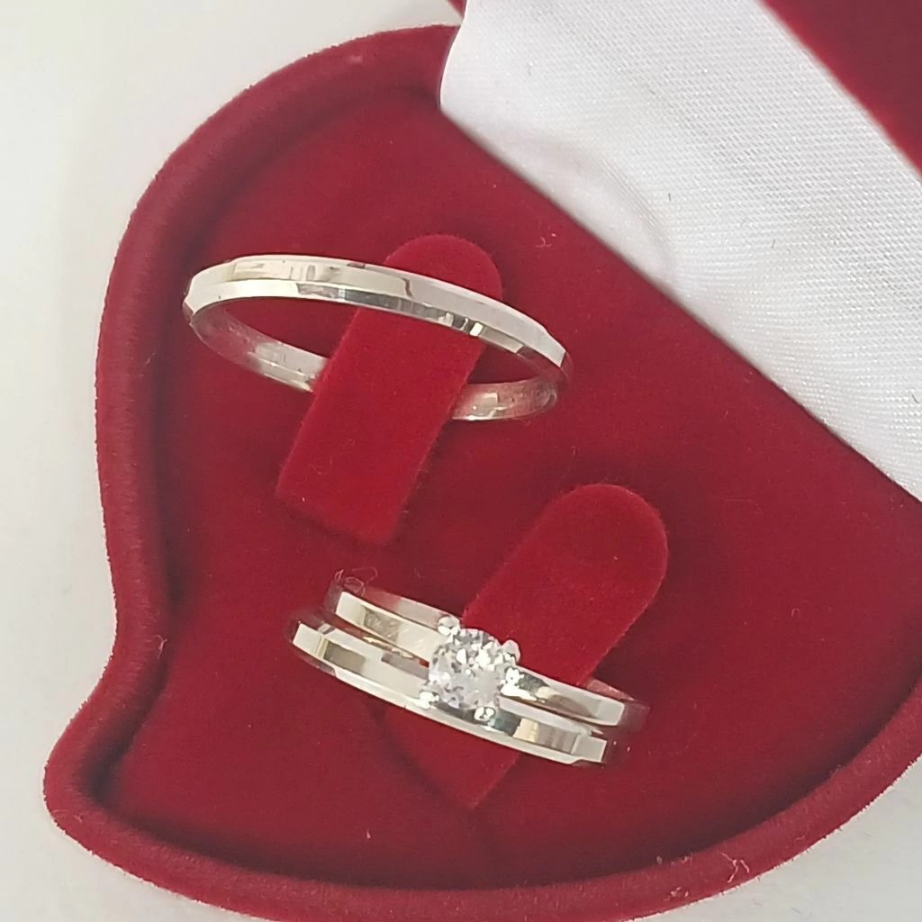 alian&ccedil;a de namoro modelo Floren&ccedil;a fina 2mm mais anel solit&aacute;rio em prata 950