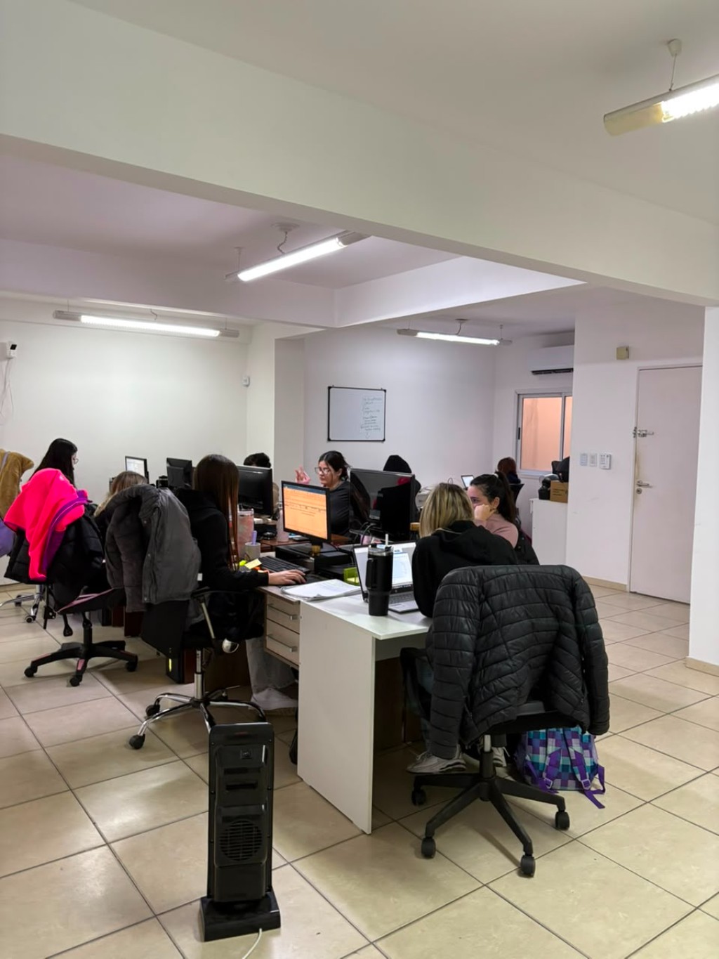 Equipo de atenci&oacute;n y preparaci&oacute;n de pedidos de TENGO STOCK ARG