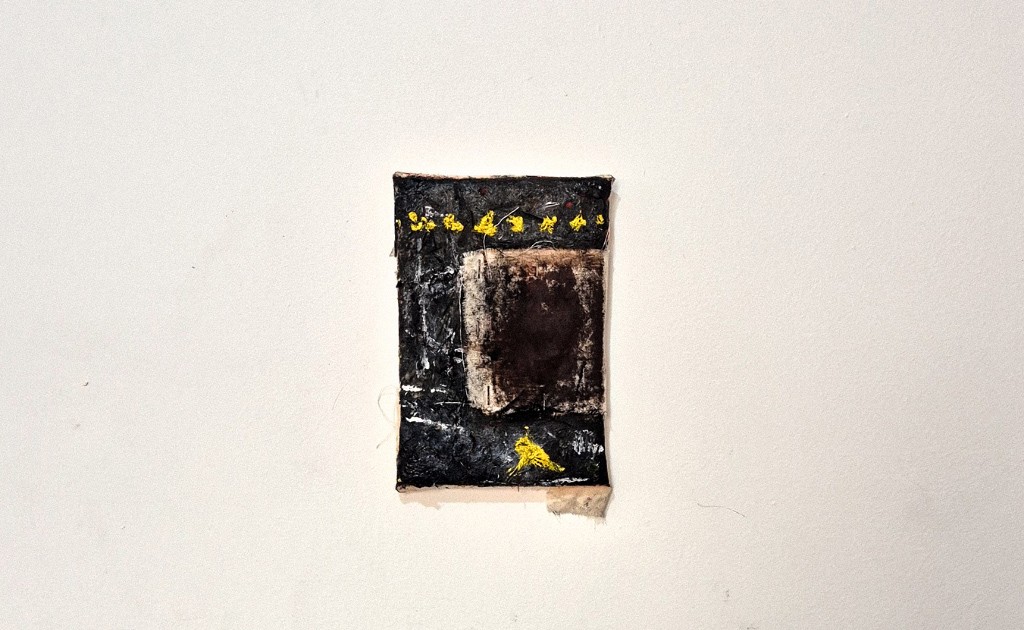 "2026", &oacute;leo sobre tecido americano em placa de madeira, 19 x 13 cm, 2026.