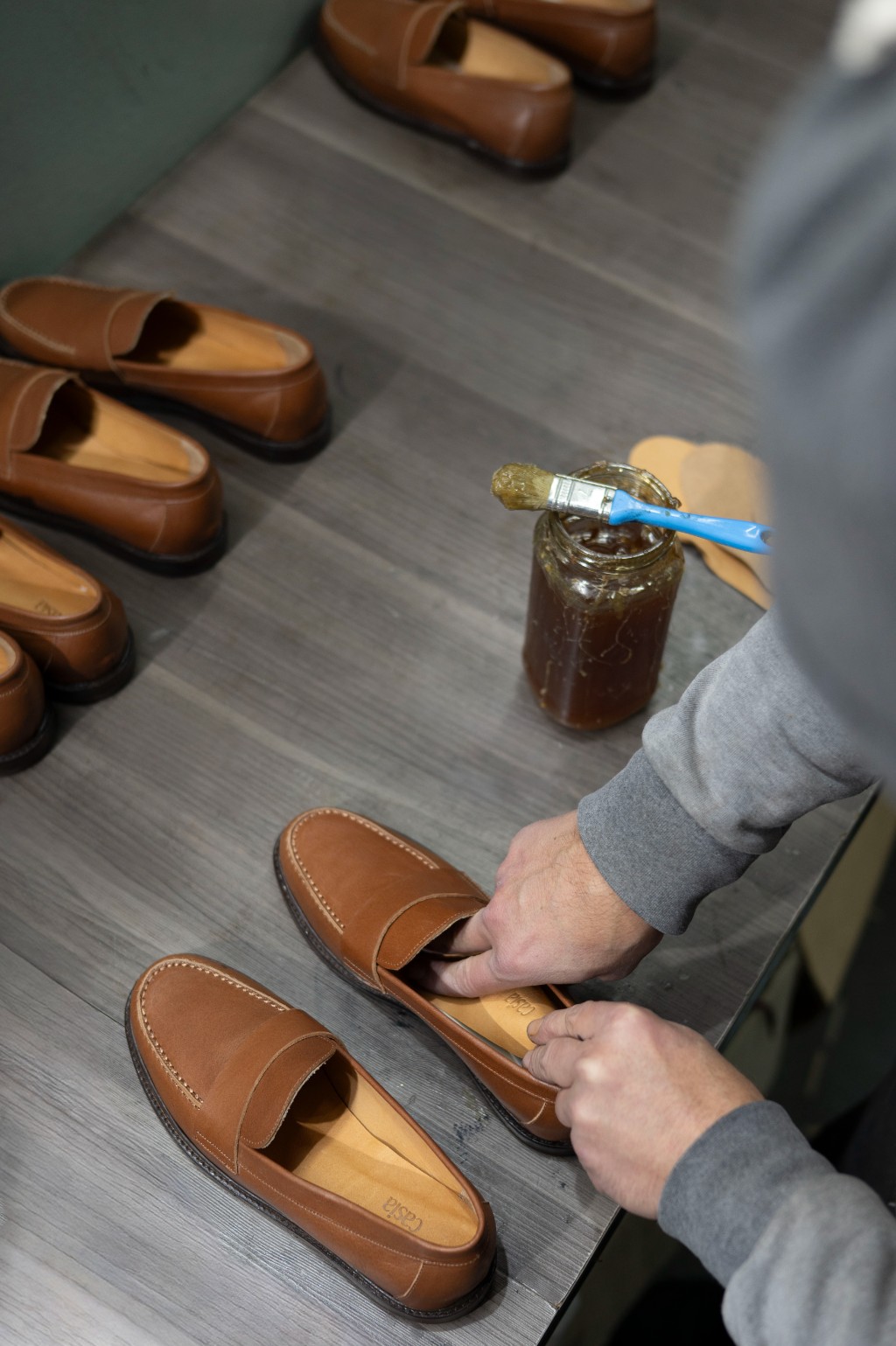 proceso de armado plantilla mocasin de cuero olmo casia
