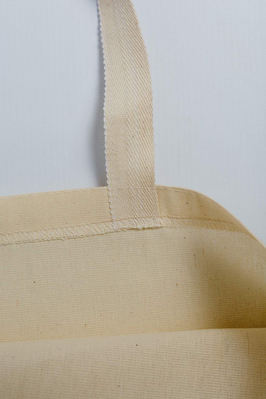 detalle de tela y costura de lienzo de tote bag