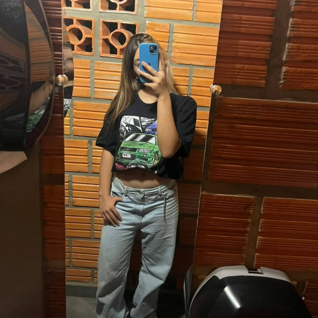 Equipe usando Camisetas Linha Classic no box