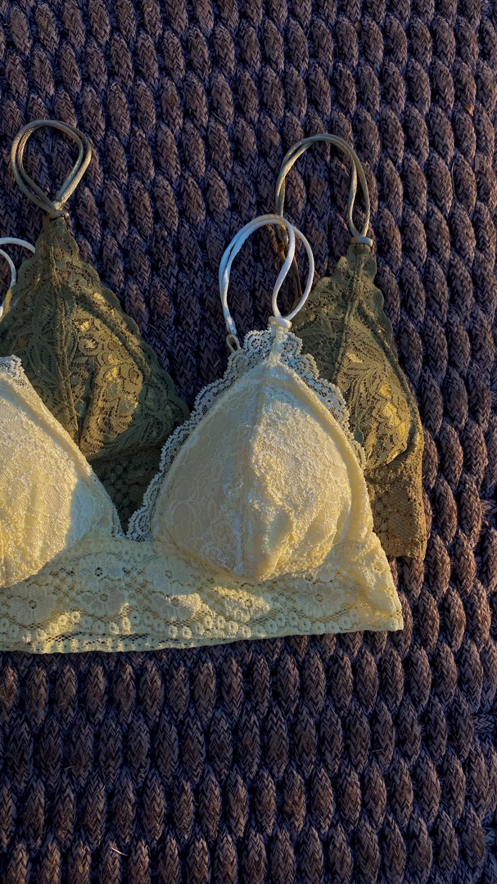 sutiã top triângulo sem aro com bojo removível renda verde Lace Mist
