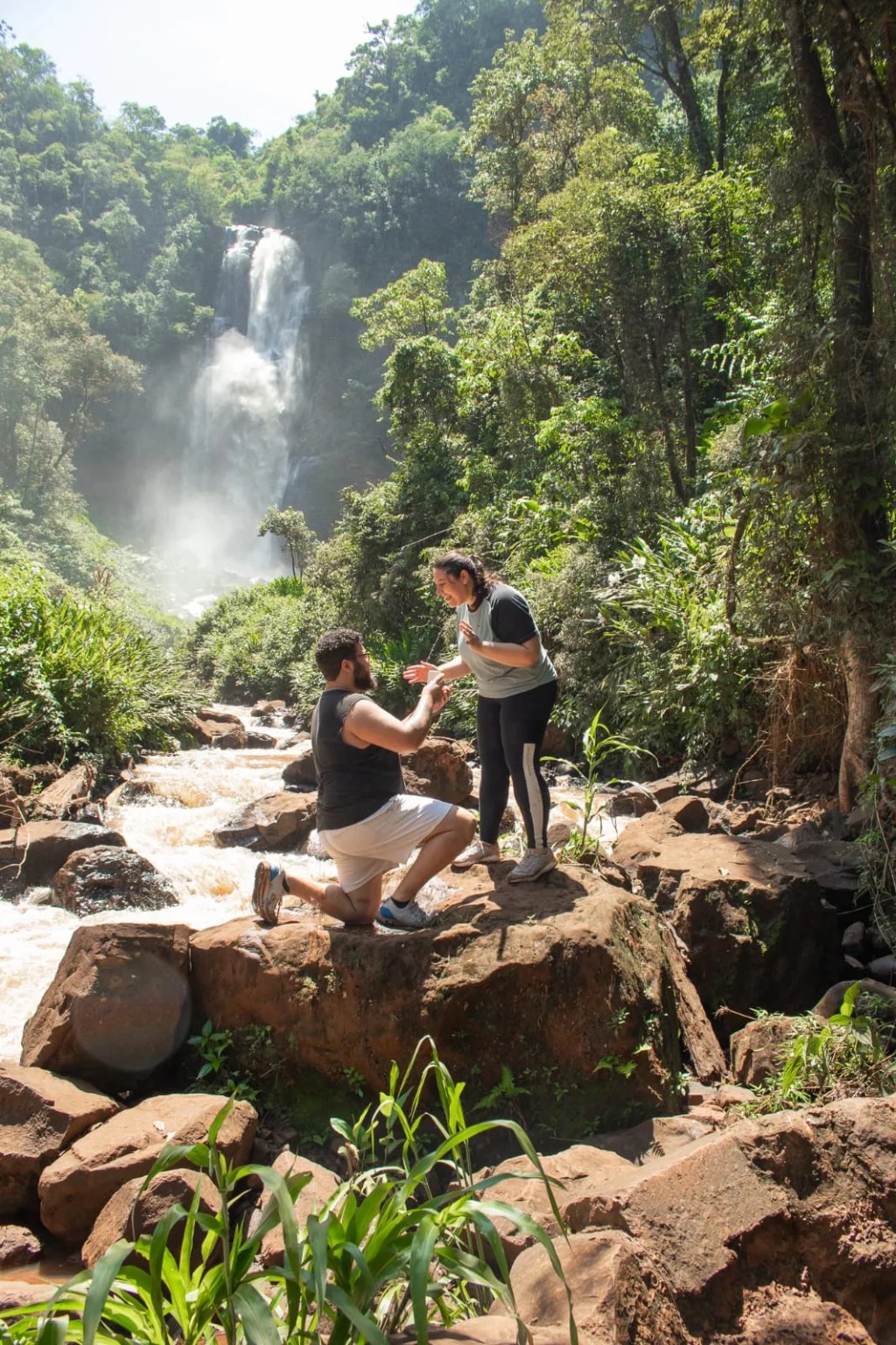 Pedido de noivado simples e criativo na natureza