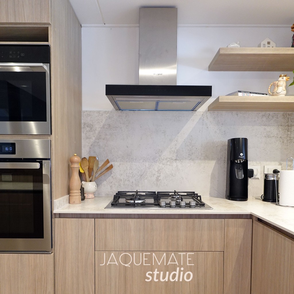 anafe de cocina, campana, hornos integrados al mobiliario de cocina