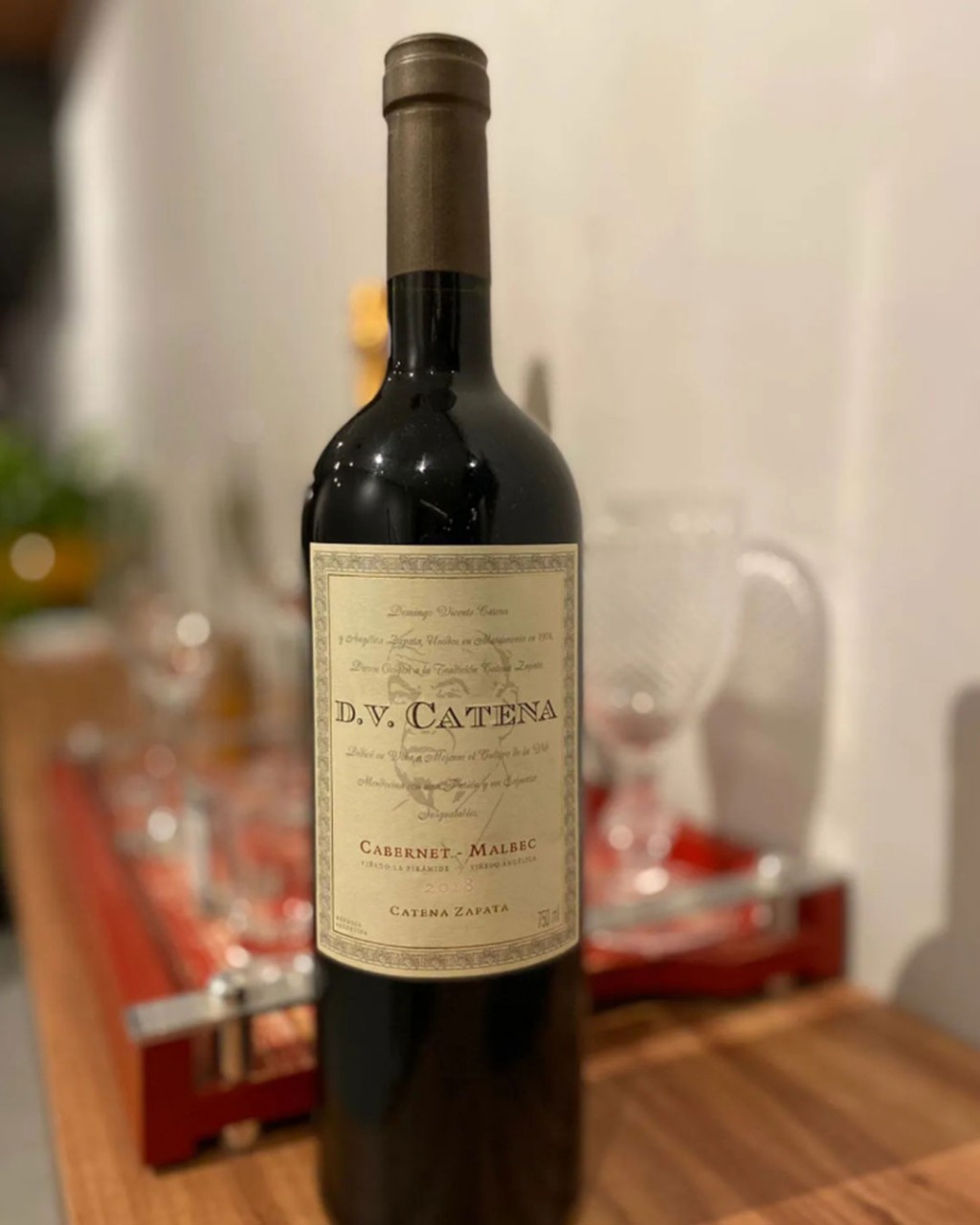 DV Catena Cabernet Malbec em composição para review do vinho argentino