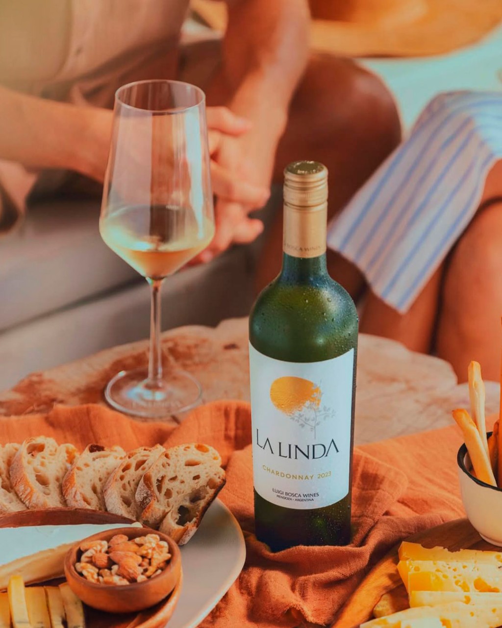 Vinhos La Linda da Luigi Bosca em composição para guia de escolha entre Red Blend, Cabernet, Chardonnay, Torrontés e Rosé
