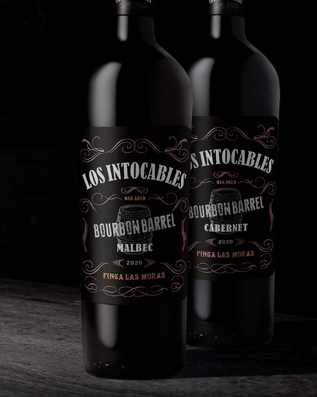 Los Intocables Bourbon Barrel Malbec em cena elegante para review do vinho argentino