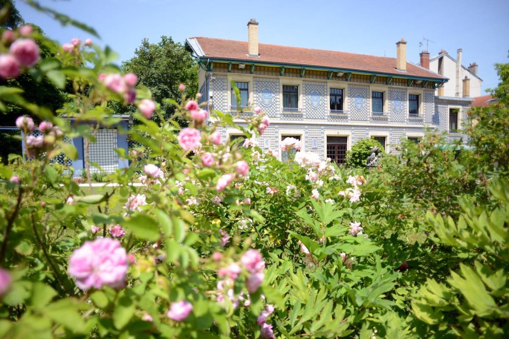 Mus&eacute;e de l&rsquo;&Eacute;cole de Nancy, na Fran&ccedil;a, institui&ccedil;&atilde;o central para a preserva&ccedil;&atilde;o e difus&atilde;o do legado de &Eacute;mile Gall&eacute; e de outros nomes fundamentais do Art Nouveau, reunindo acervos, interiores e refer&ecirc;ncias hist&oacute;ricas que ajudam a compreender a import&acirc;ncia de Nancy na renova&ccedil;&atilde;o das artes decorativas europeias no fim do s&eacute;culo XIX e in&iacute;cio do s&eacute;culo XX.