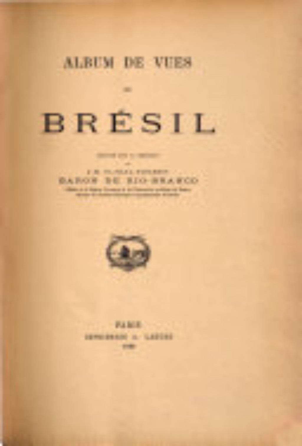Publicado em 1889, o livro Le Br&eacute;sil, de Eduardo Prado, marca um momento importante na forma&ccedil;&atilde;o de uma narrativa mais expl&iacute;cita sobre a arte brasileira e a inser&ccedil;&atilde;o da produ&ccedil;&atilde;o ind&iacute;gena nesse debate