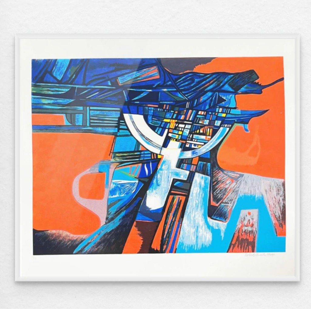 Gravura abstrata de Inos Corradin marcada por composi&ccedil;&atilde;o din&acirc;mica e forte contraste entre tons de azul, laranja e preto. A obra combina formas geom&eacute;tricas e tra&ccedil;os expressivos que criam sensa&ccedil;&atilde;o de movimento e profundidade, caracter&iacute;sticas presentes na produ&ccedil;&atilde;o do artista ligada ao abstracionismo brasileiro contempor&acirc;neo.