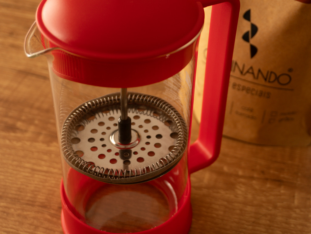 Como preparar French Press passo a passo caf&eacute; especial