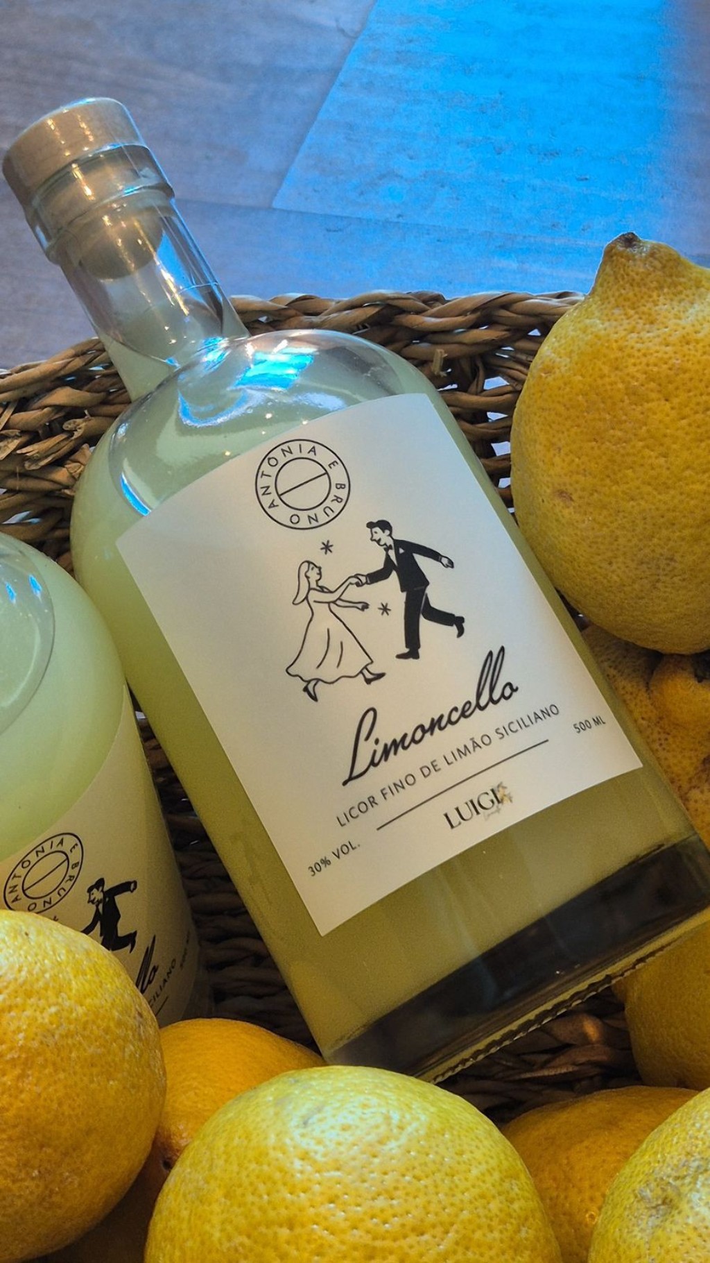 Limoncello Luigi personalizado arte casal dan&ccedil;ando